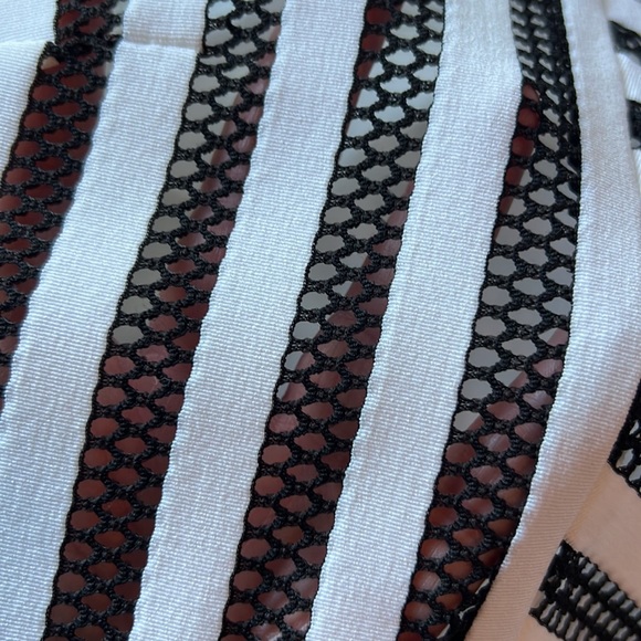 Cache White w/ black net overlay dress. Sz 4 - Picture 9 of 10